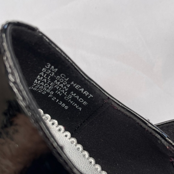 Christie & Jill Little & Big Girls Heart Round Toe Mary Jane Shoes Black, Size 3 - Picture 8 of 8